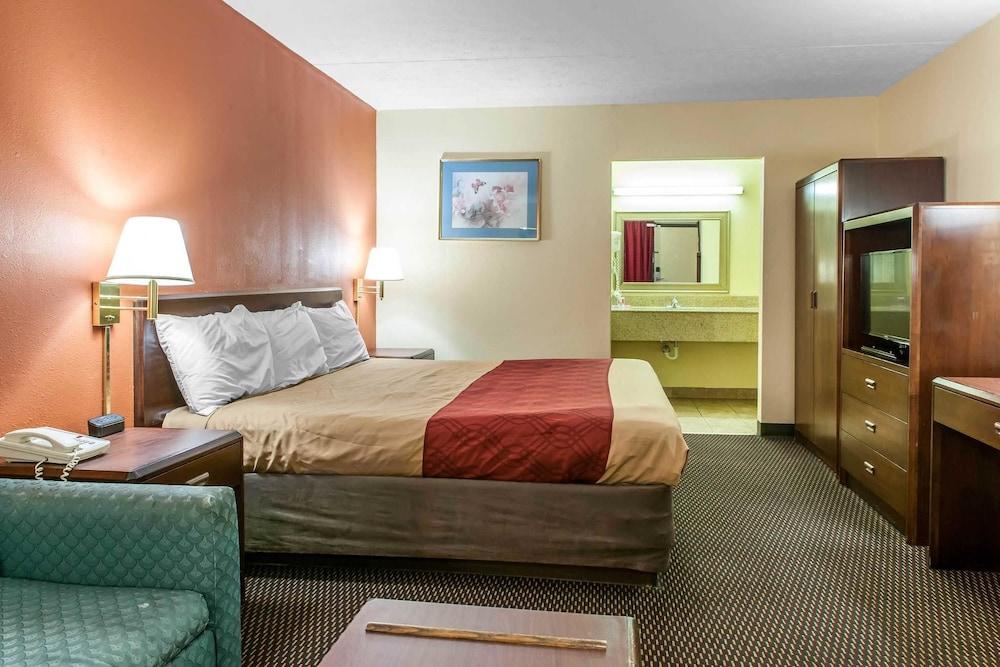 Econo Lodge Seymour photo 14