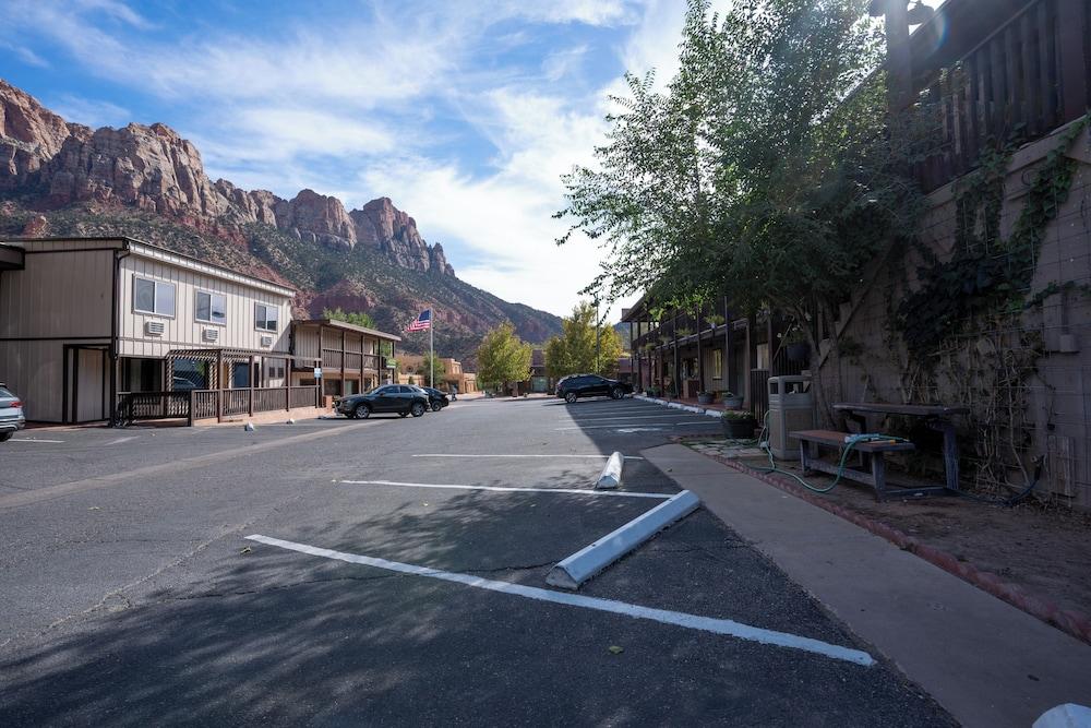 Petty Ranch Inn photo 11