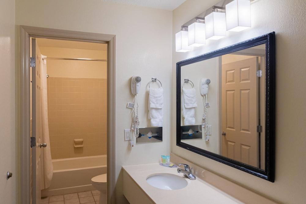 Cottonwood Suites Savannah Hotel & Conference Center photo 22