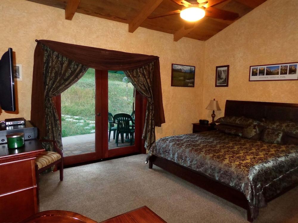 Evergreen Haus photo 4