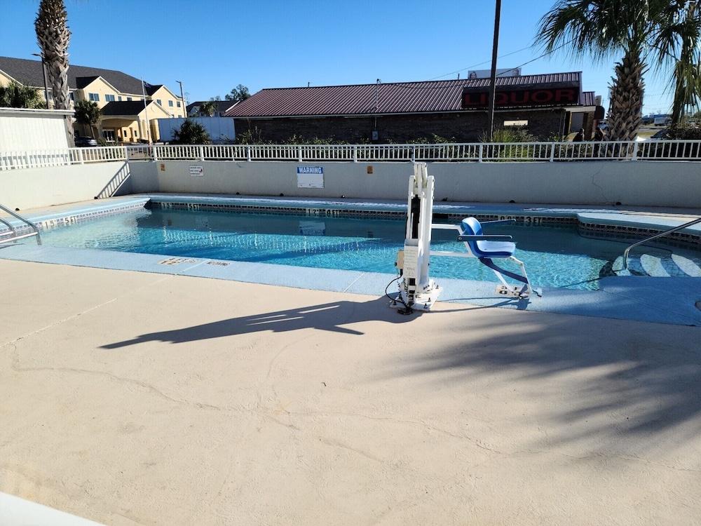 Baymont by Wyndham Marianna photo 40