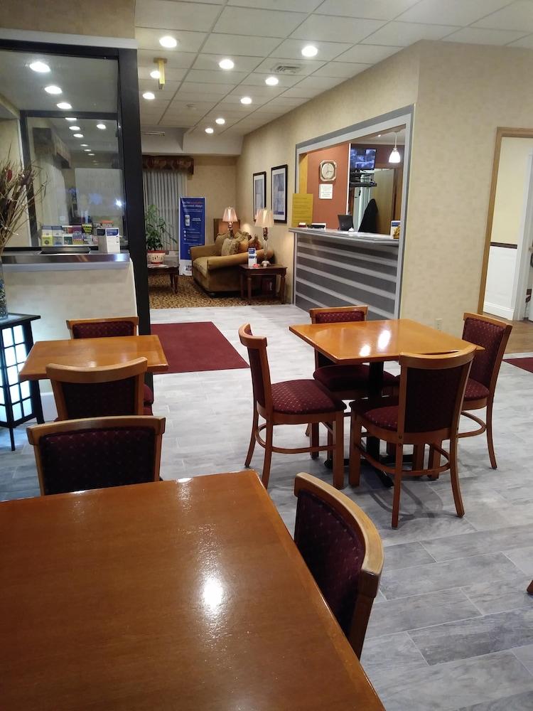 Rodeway Inn photo 14