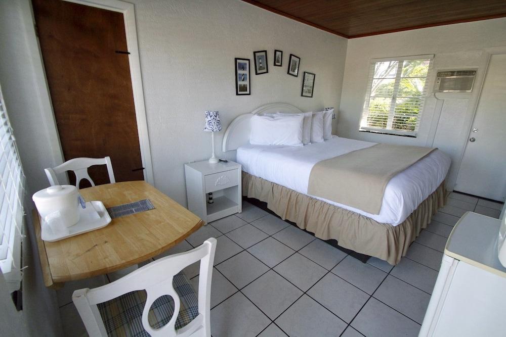 Island Breeze Inn photo 12