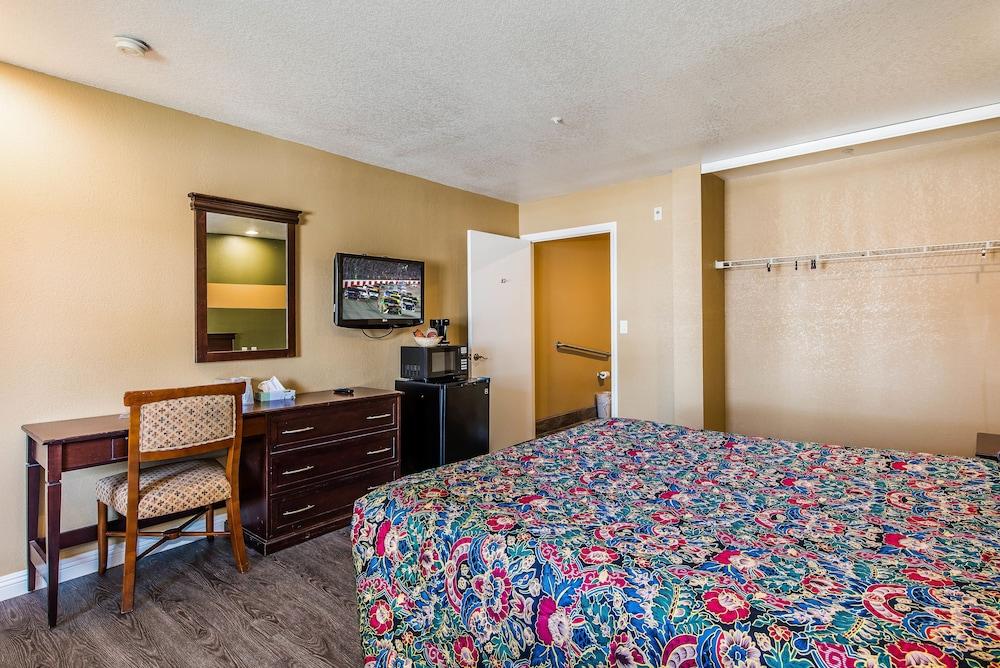 Budget Inn photo 6