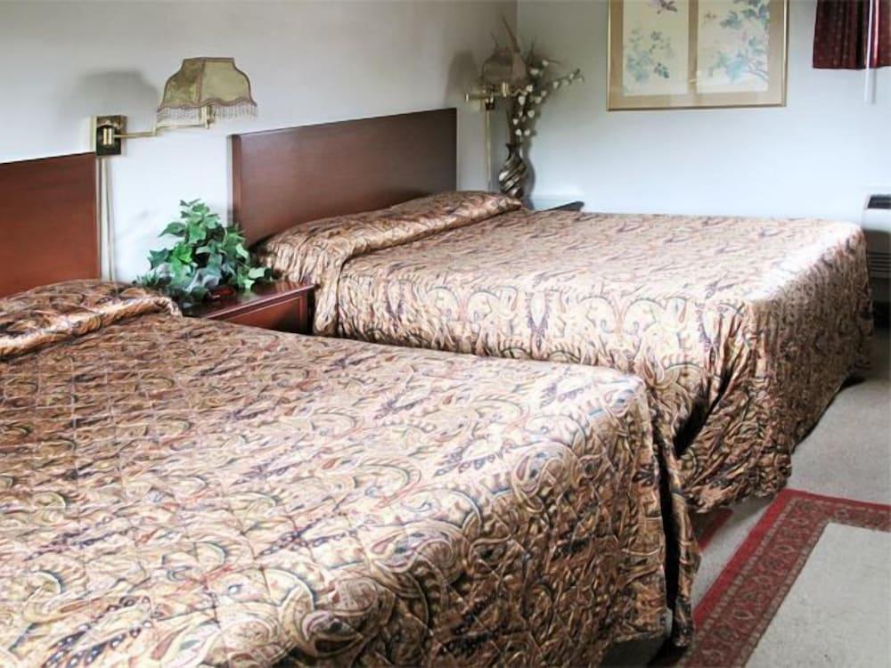 Hudson Manor Inn photo 13