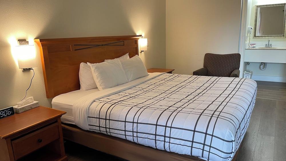 Morgan Inn And Suites photo 23