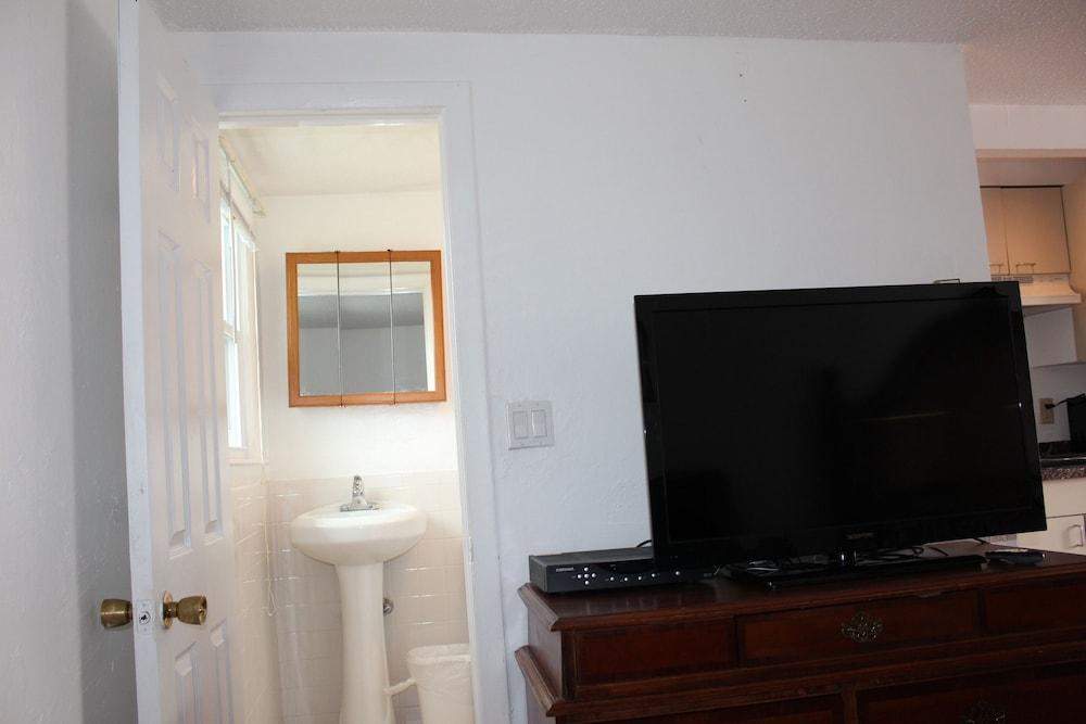 Oceanside Motel photo 32