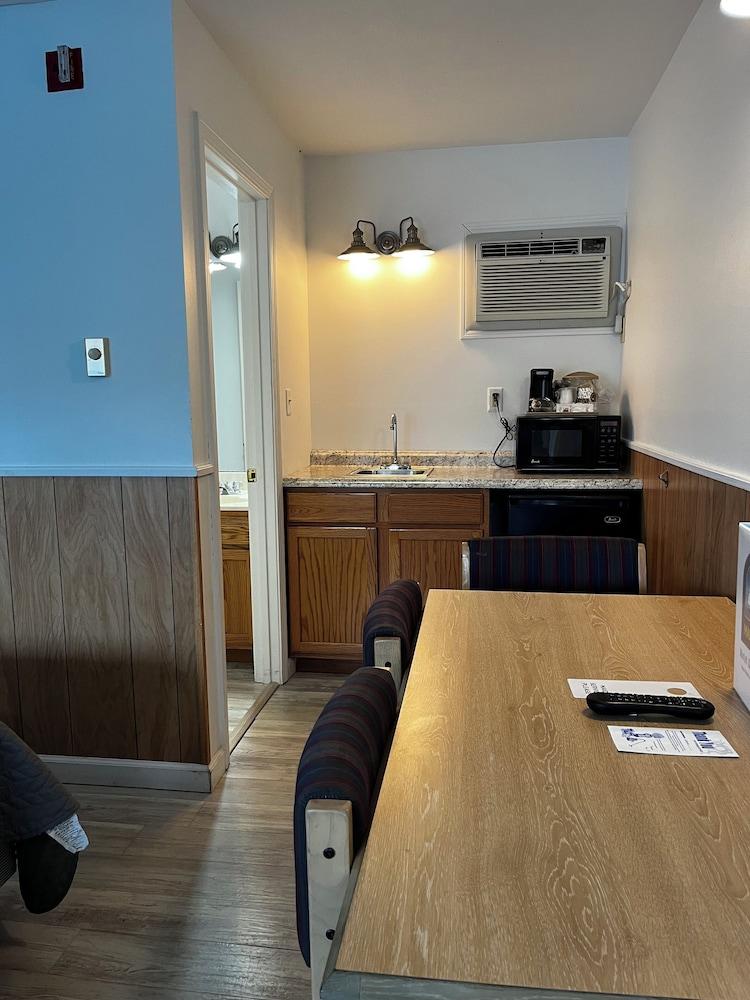 Mainsail Motel & Cottages photo 10