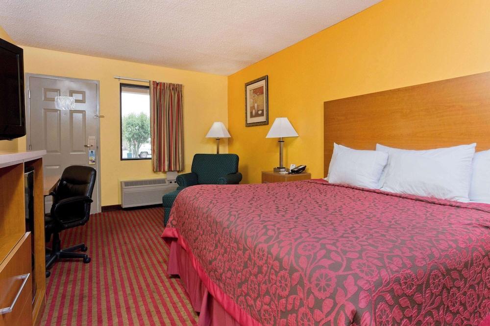 Days Inn by Wyndham Franklin photo 20