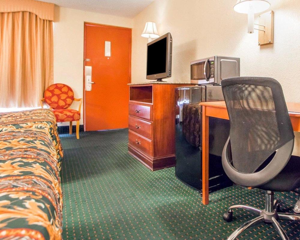 Rodeway Inn Mount Laurel Hwy 73 photo 13