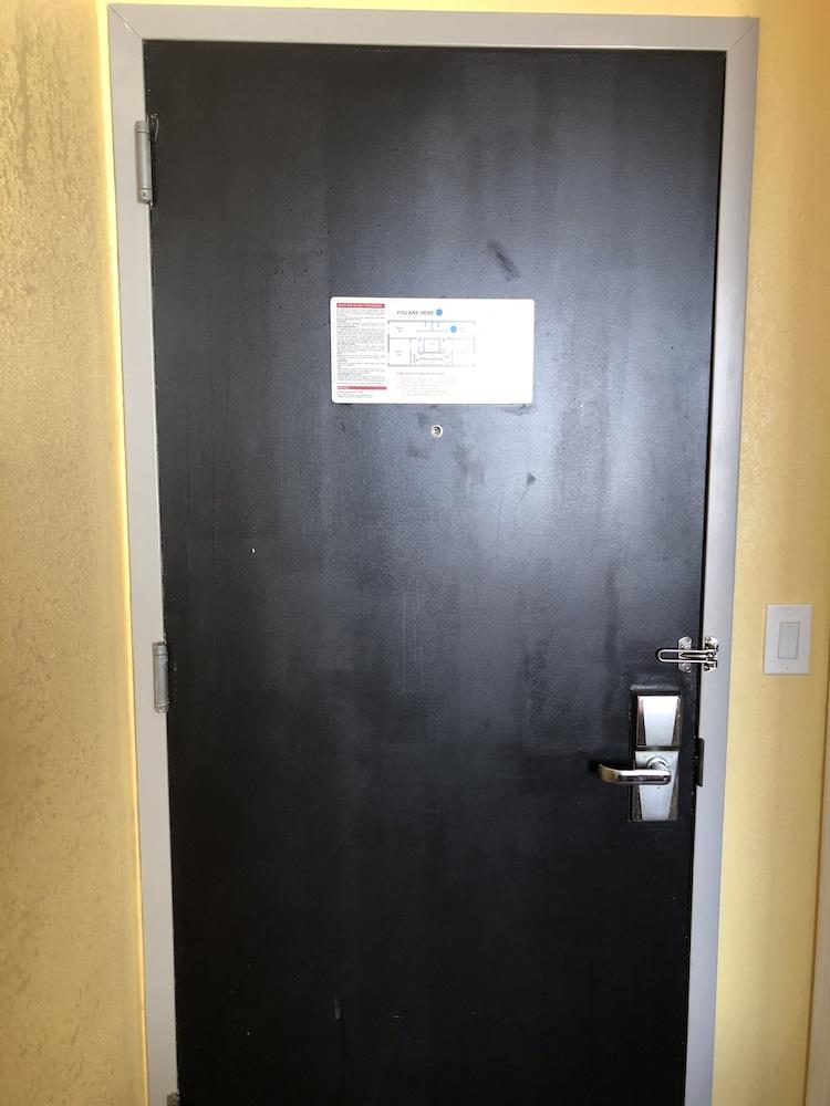 The Vue Hotel Express photo 8