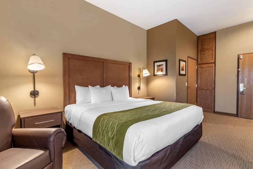 Comfort Inn Warrensburg Station photo 18