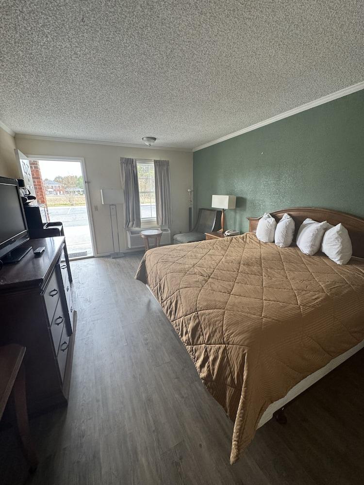 Colony Inn photo 4