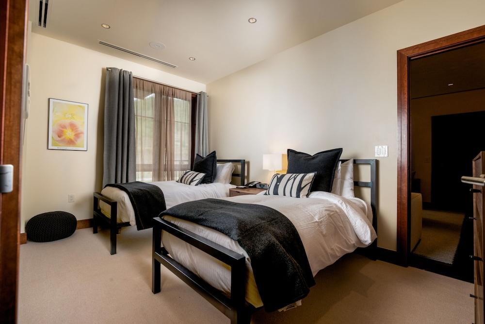 Solaris Residences photo 36