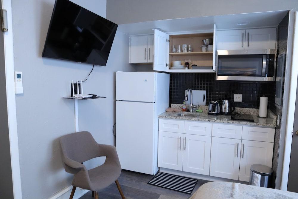 Midtown Suites photo 38
