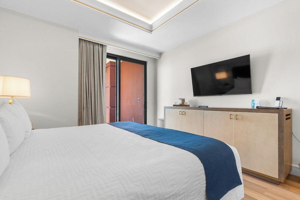 Harbor Suites at Harborwalk Village photo 31