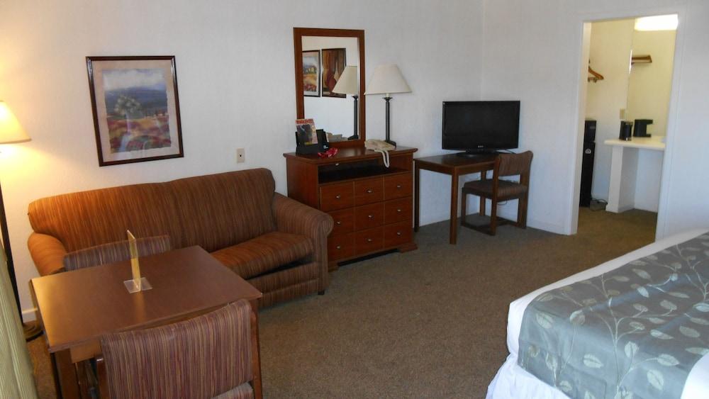 Econo Lodge Inn & Suites Abilene East District photo 3