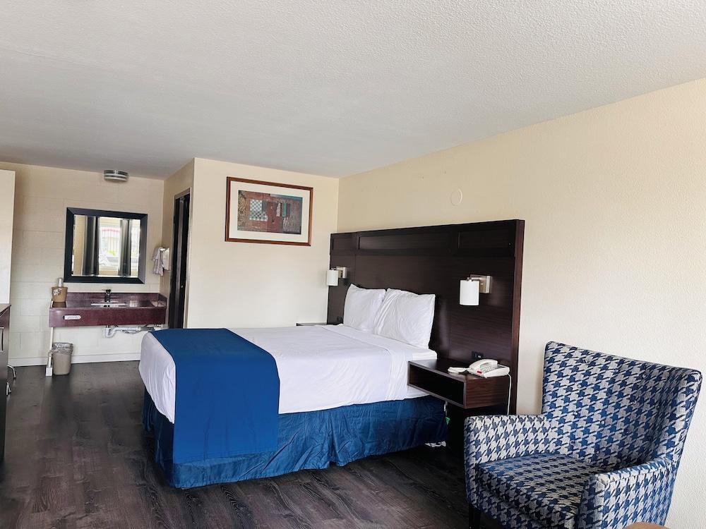 Northwoods Motel photo 12