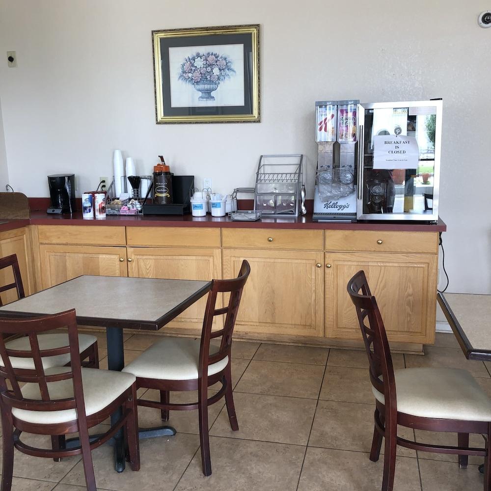 Clairmont Inn photo 23