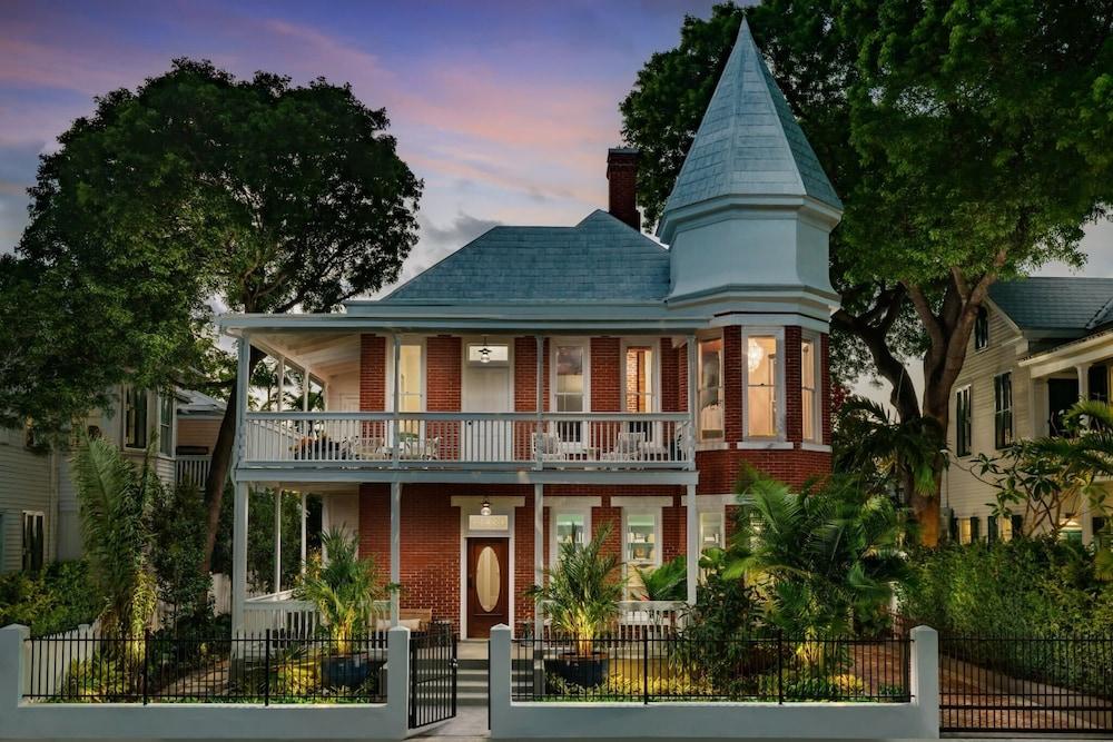 Grand Maloney Hotel photo 1