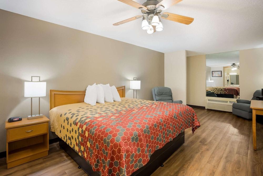 Econo Lodge Live Oak photo 2