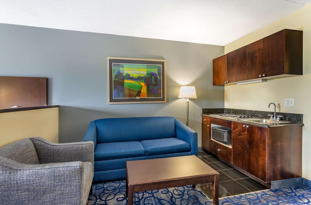 Best Western Plus Waynesboro Inn & Suites Conference Center photo 8