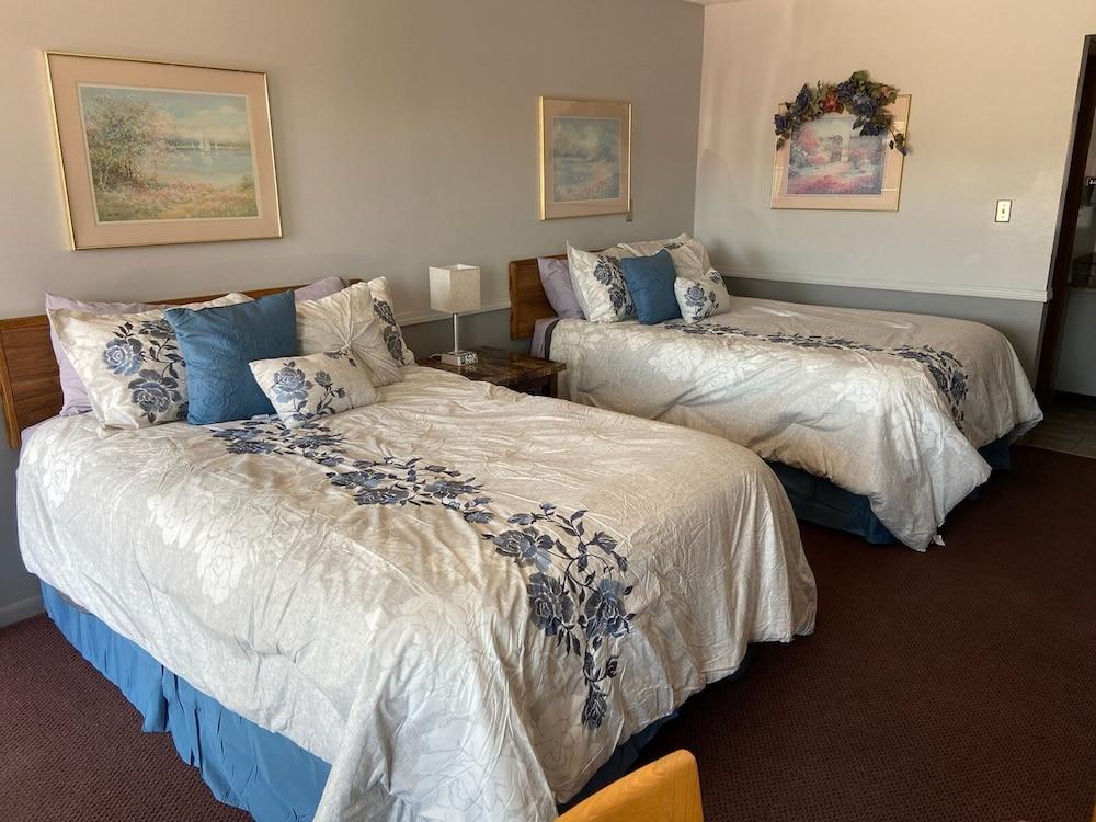 Blue Spruce Motel photo 18