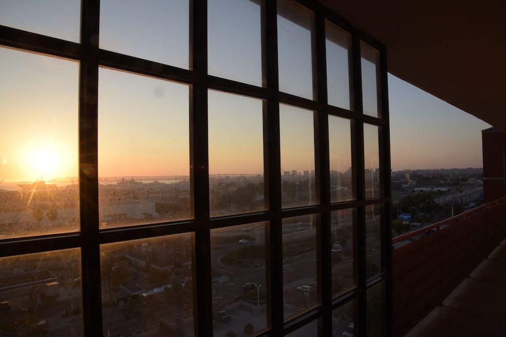 Ramada by Wyndham San Diego National City photo 81