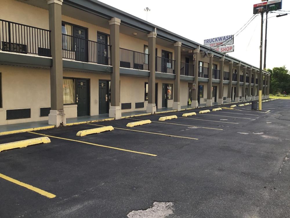 Travelers Inn photo 7