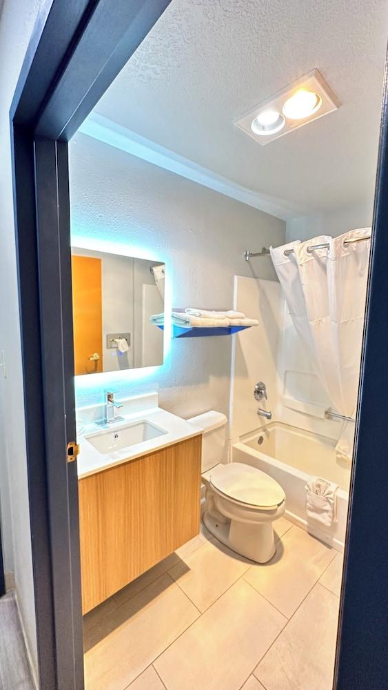 Microtel Inn by Wyndham Gallup photo 23
