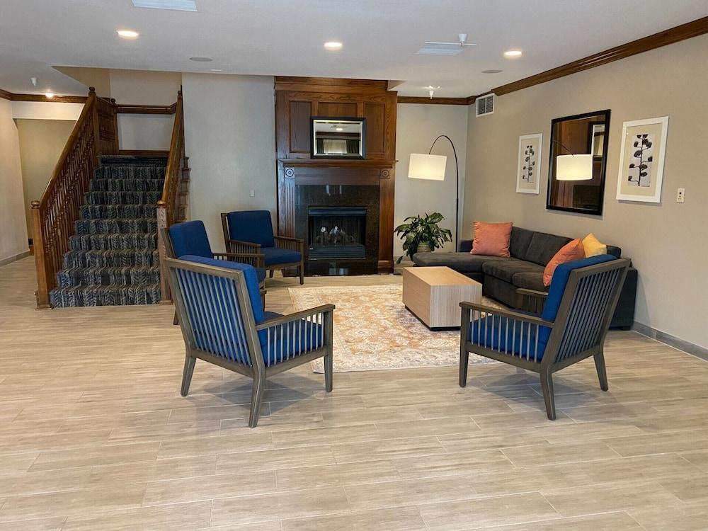 Country Inn & Suites by Radisson, Champaign North, IL photo 13