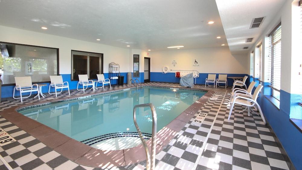 Holiday Inn Express Marshall by IHG photo 25