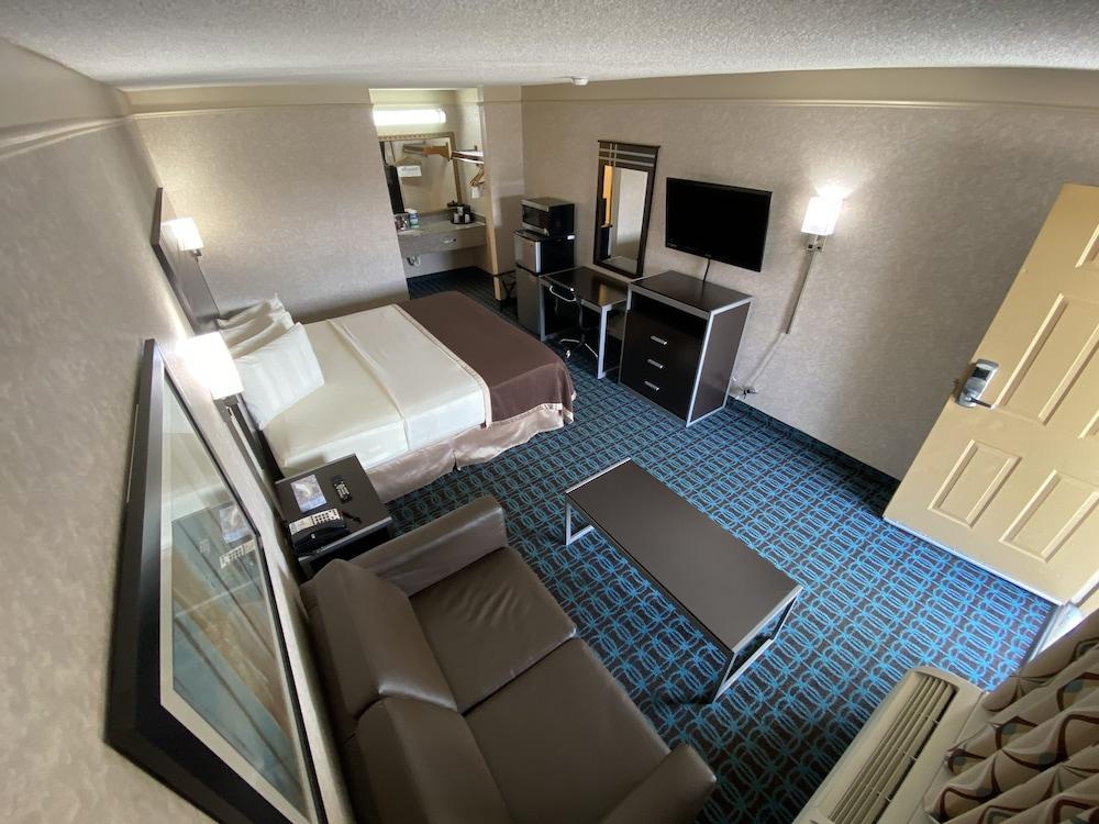 Deluxe Inn Fayetteville - I-95 Exit 49 photo 19