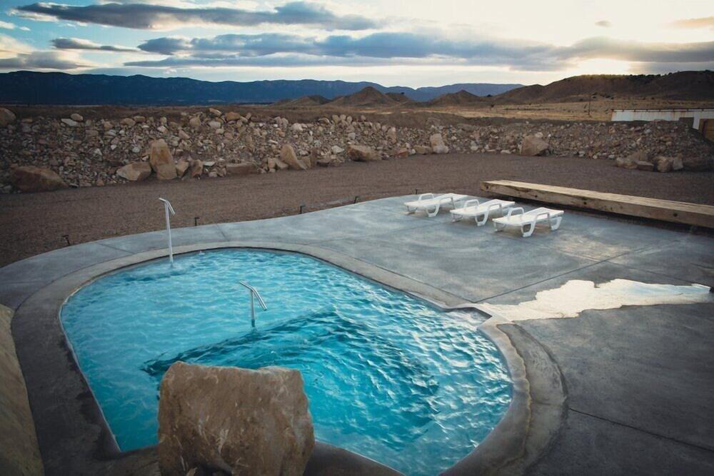 Desert Reef Hot Springs photo 31