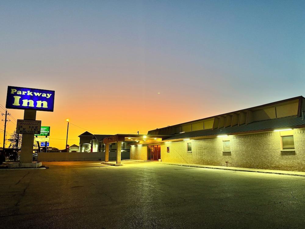 Parkway Inn photo 1