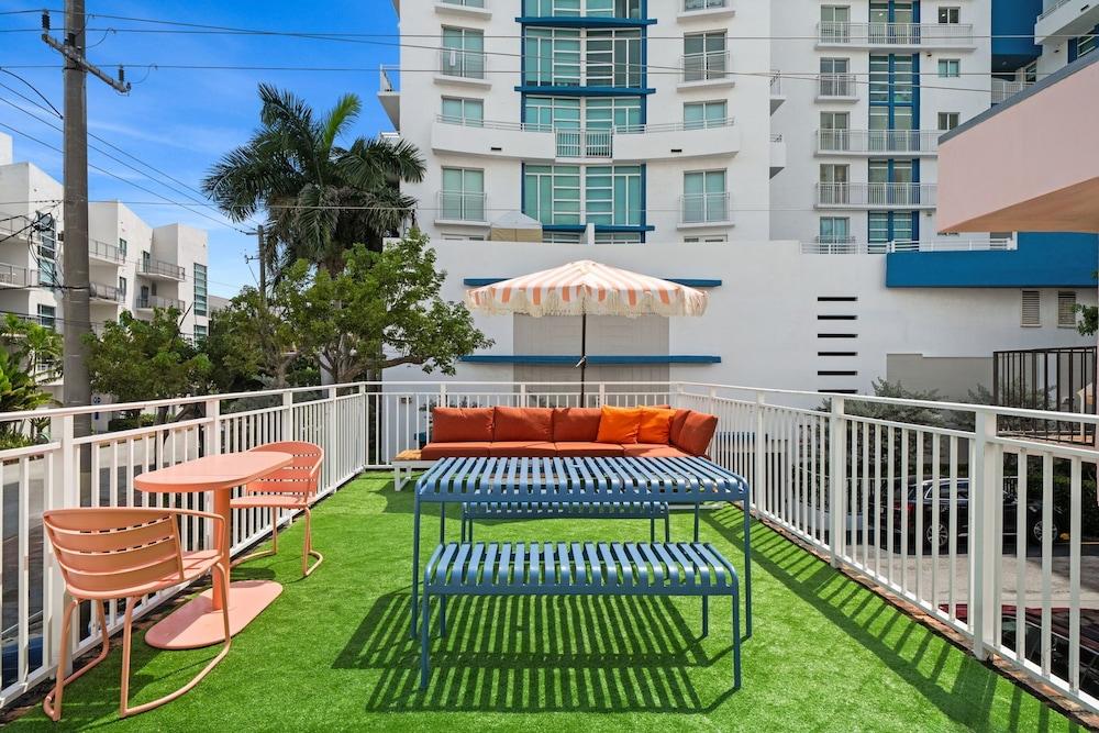 Blue Flamingo Suites photo 7