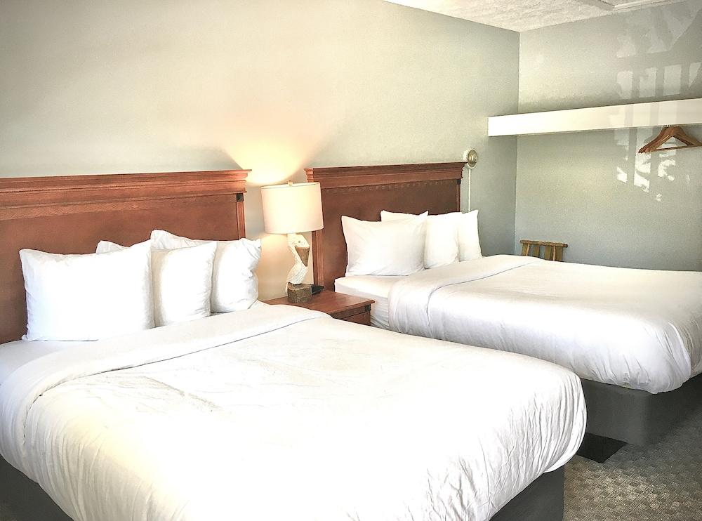 Empire Lakeshore Inn photo 13