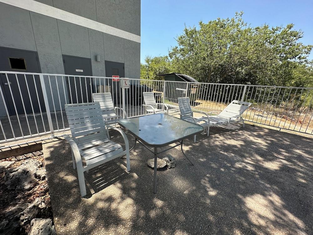 Home Suites Hill Country photo 20