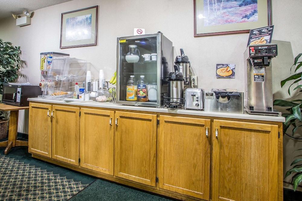 Rodeway Inn Bedford photo 32