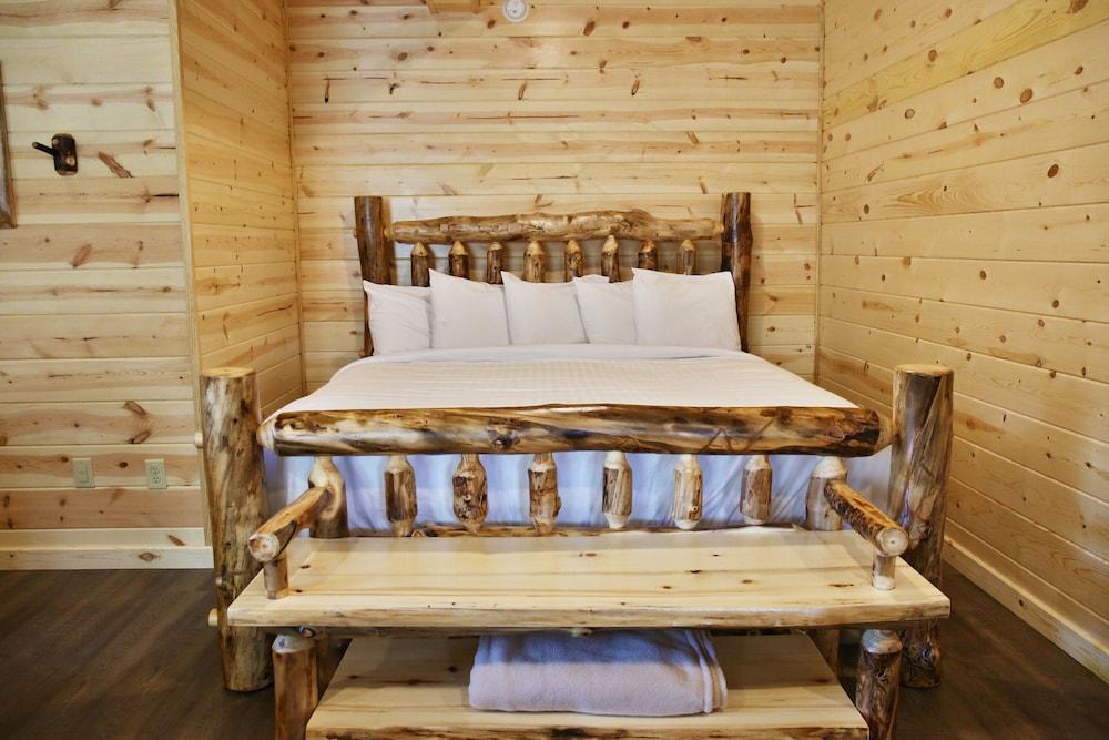 Cricket Hill Lodge & Cabins photo 57