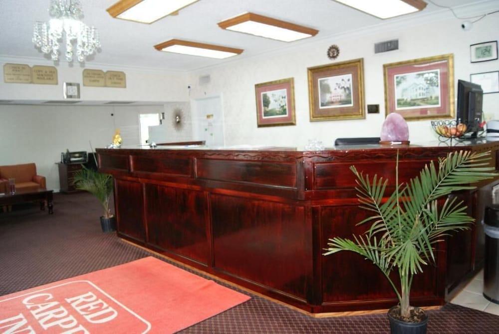 Red Carpet Inn photo 5