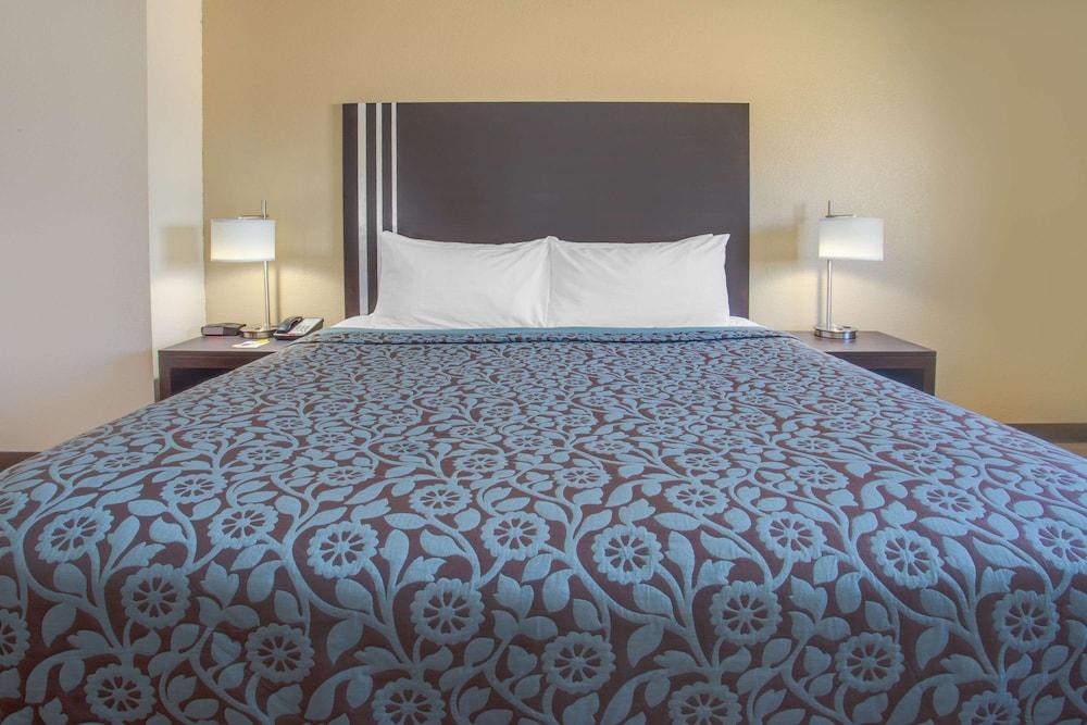 Days Inn by Wyndham Le Roy/Bloomington Southeast photo 11