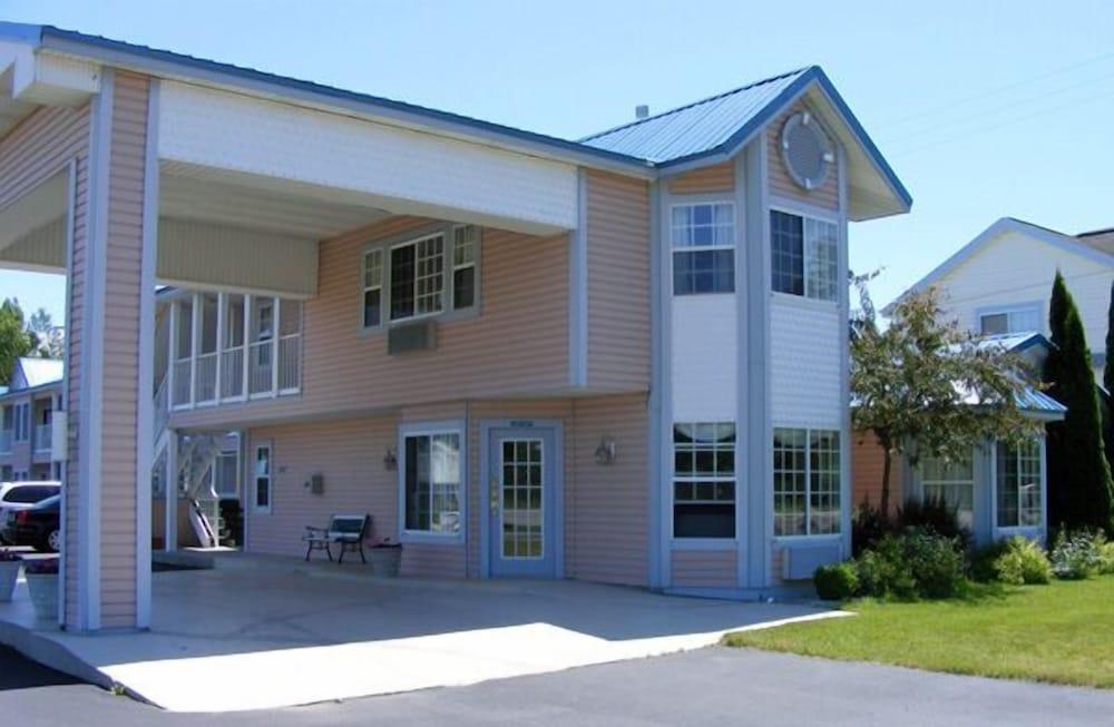Great Lakes Inn photo 23