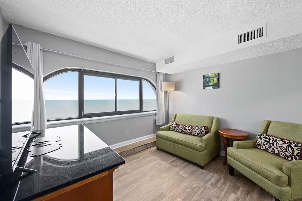 Capital O Sunset Waves Hotel Myrtle Beach Oceanfront photo 2
