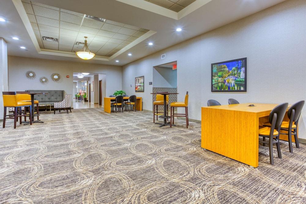 Drury Inn & Suites Near La Cantera Parkway photo 81