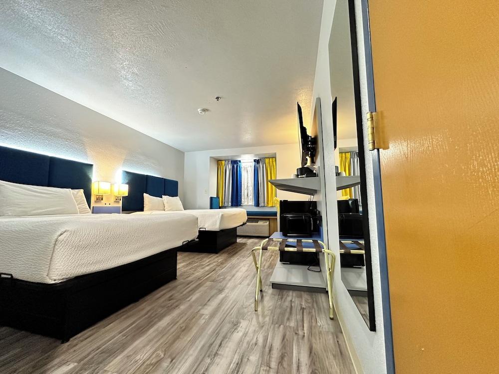 Microtel Inn by Wyndham Gallup photo 11