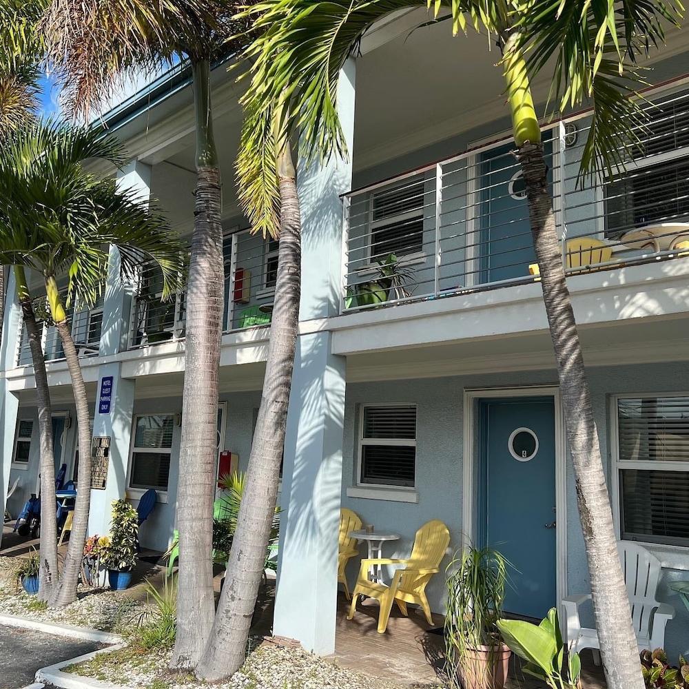 Blue Wave Suites photo 11