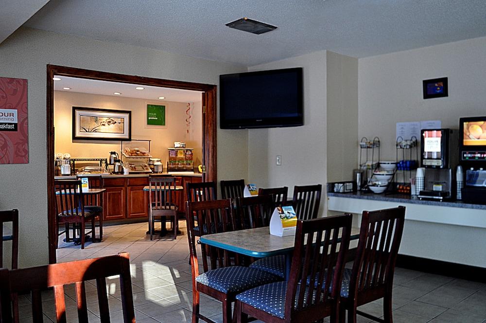 Holiday Inn Express & Suites Pittsfield - Berkshires by IHG photo 30