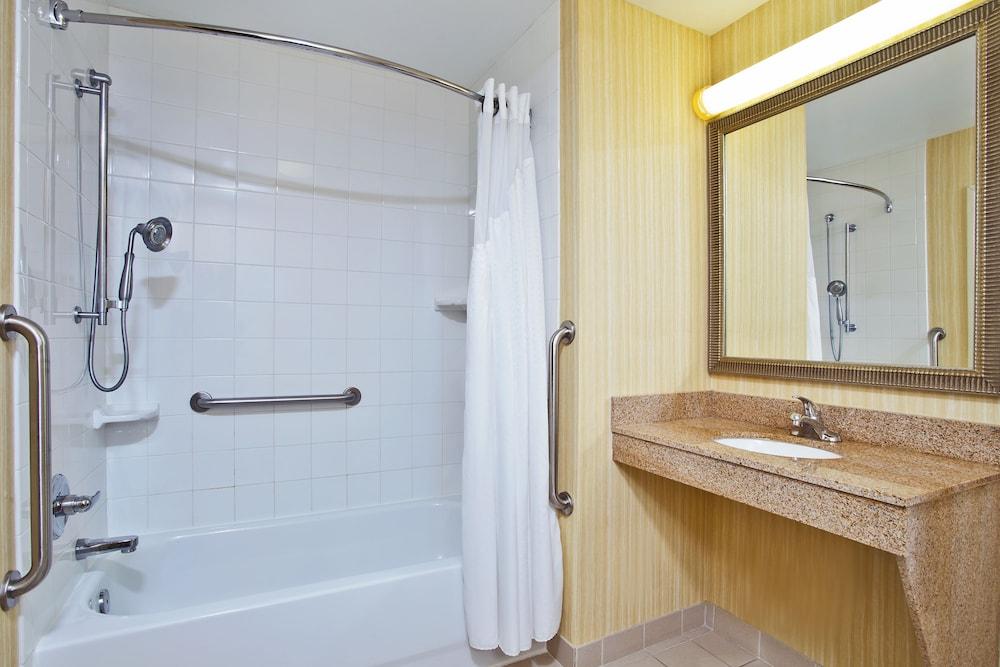 Holiday Inn Express Hotel & Suites ANDERSON NORTH by IHG photo 23