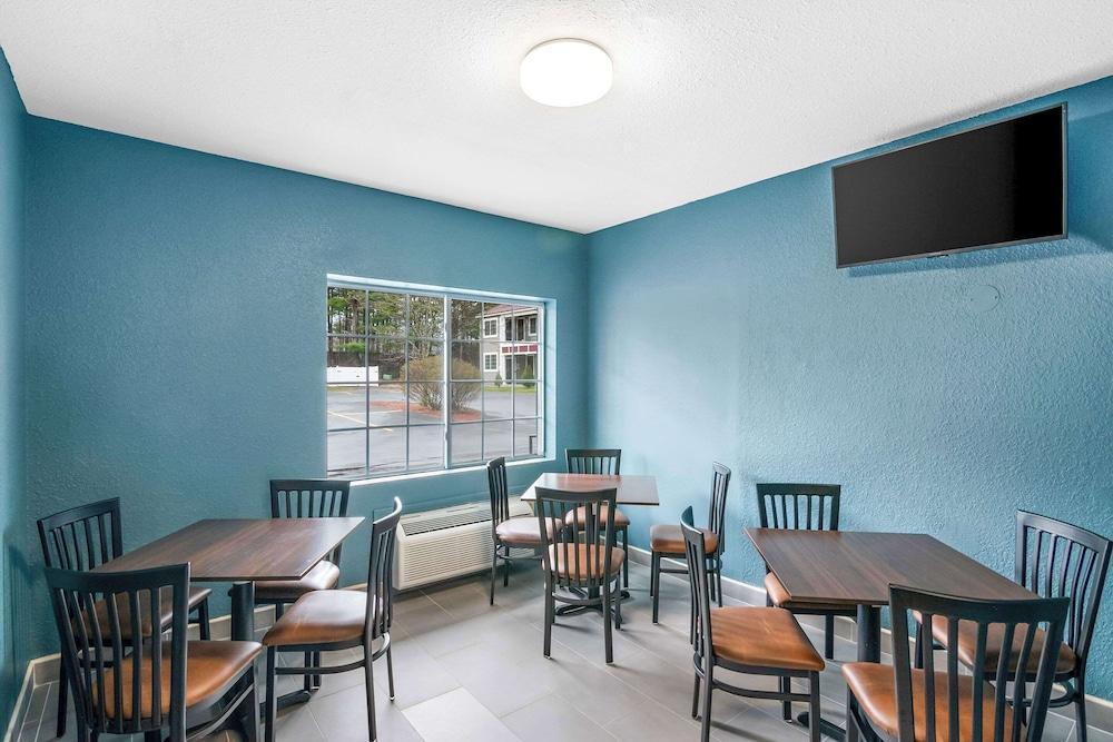 Quality Inn Queensbury - Lake George Area photo 25